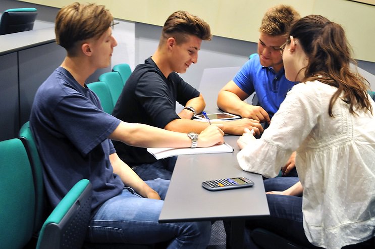 Collaborative_Learning_Lecture_Theatre_Seating_at_Kingston_University