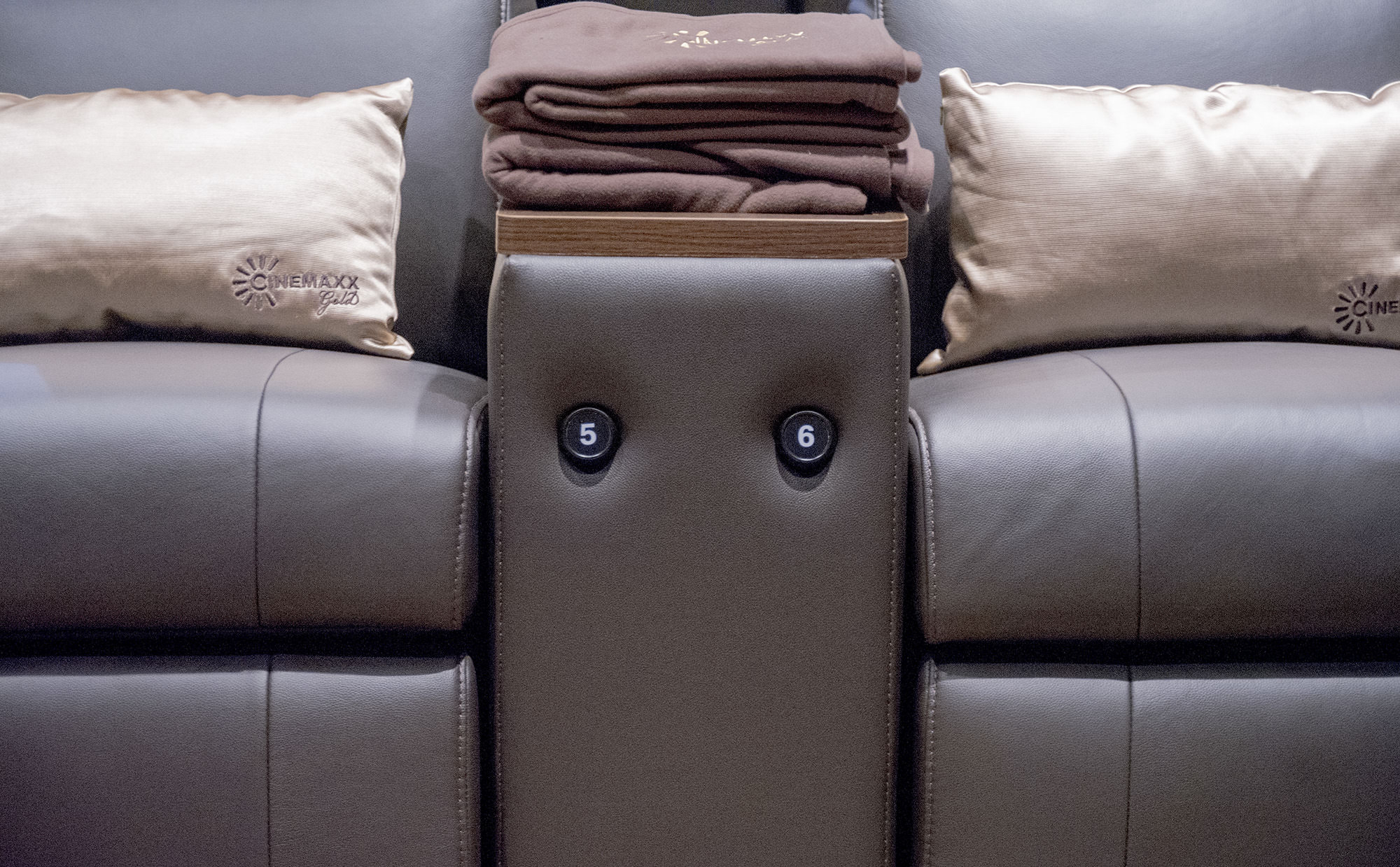 Premium_Verona_Electric_Recliners